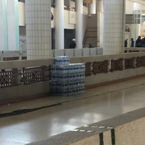 Zone de Texte: Un stock d’eau minérale, Gare Oulad Ziyane – Sous Autorisation-